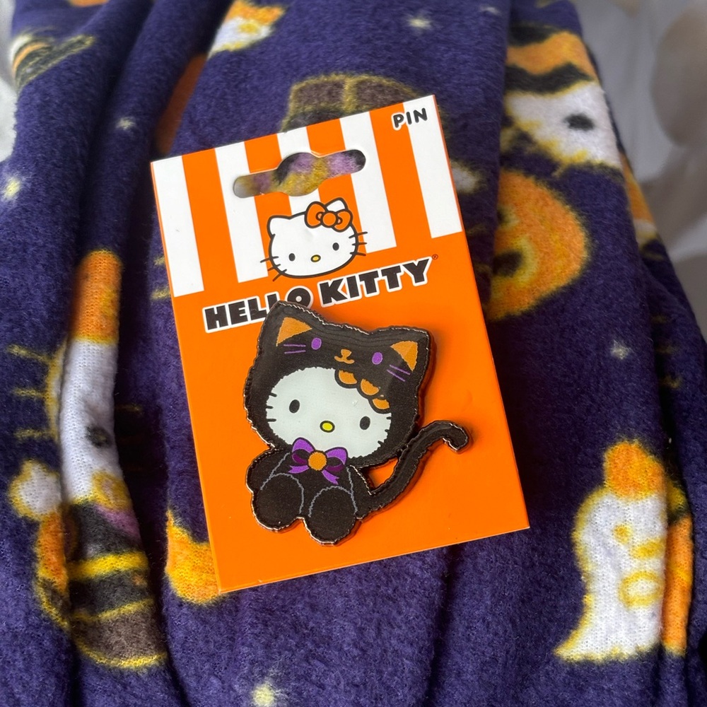 Hello Kitty Halloween Pin